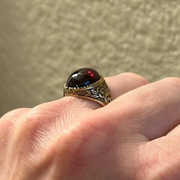 Vintage 9K Gold Garnet Cabochon Ring In Floral Setting Size 6.75 - Picture 5 of 16